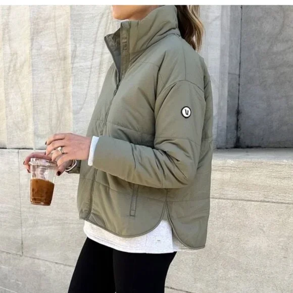 Vuori Women's Canyon Insulated Jacket in Laurel Large - Picture 3 of 7